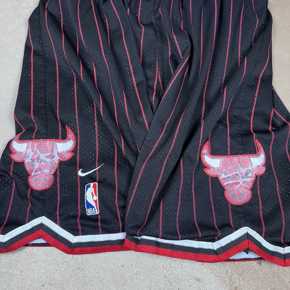 Vtg Rare NBA Chicago Bulls 50th Gold Logo Authentic Nike Shorts ONE SZ FITS ALL - Picture 3 of 8